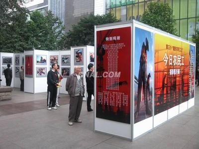 铝型材在广告展览摄影背景中的应用优势解析——专访中铝网广告器材产品专家